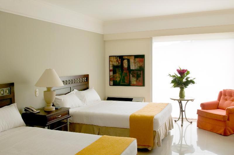 Hotel Estelar Altamira Ibagué Zimmer foto A room at the hotel